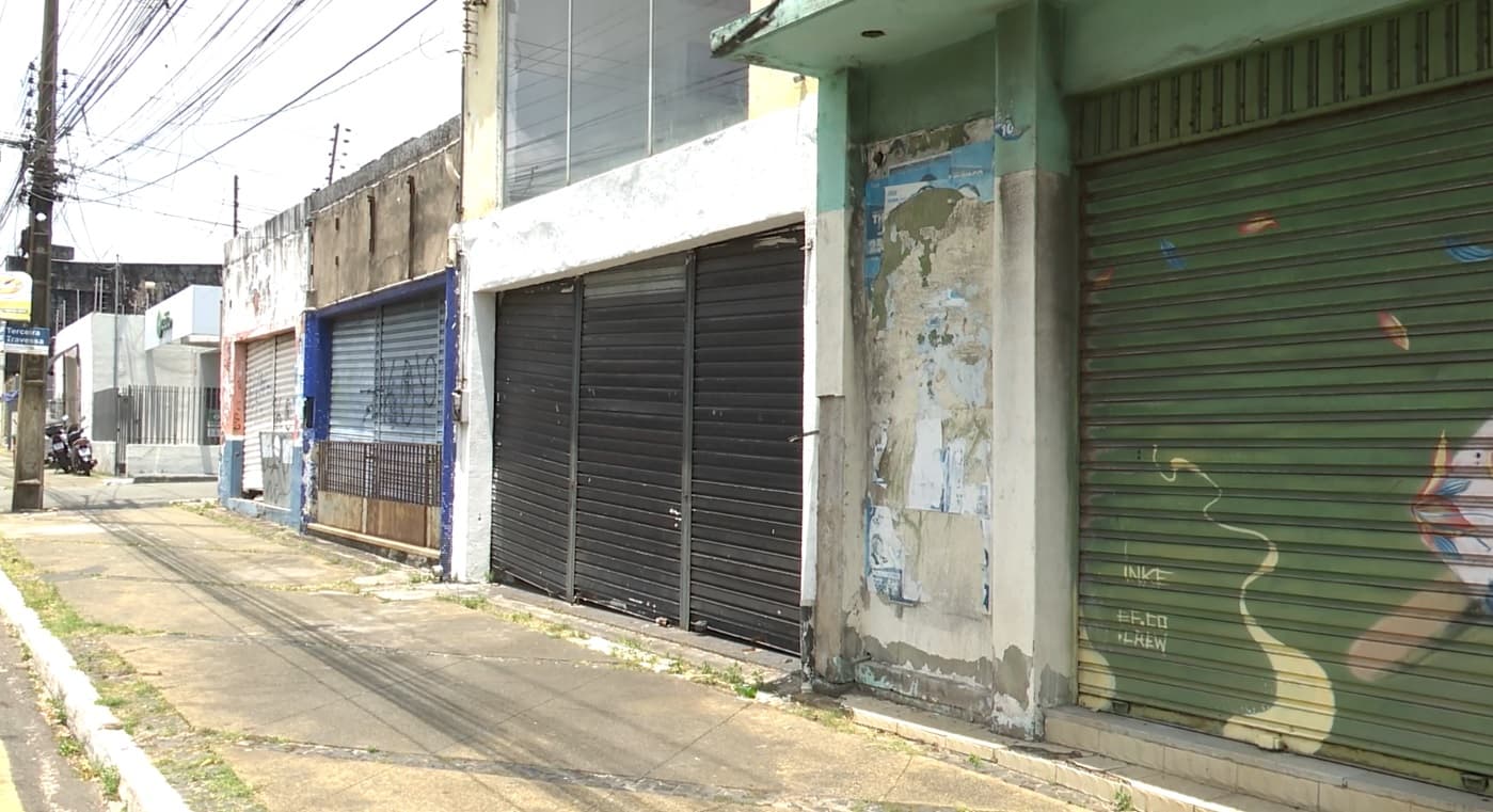 Cerca de 100 estabelecimentos comercias fecharam as portas no São Francisco