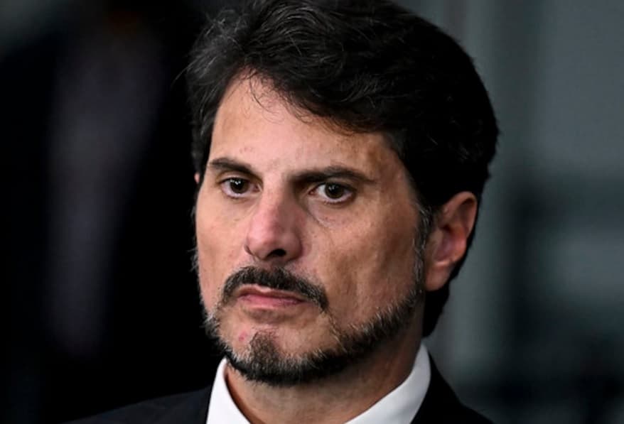 Moraes afirma que Marcos do Val ‘afrontou’ decisão ao viajar aos EUA sem autorização