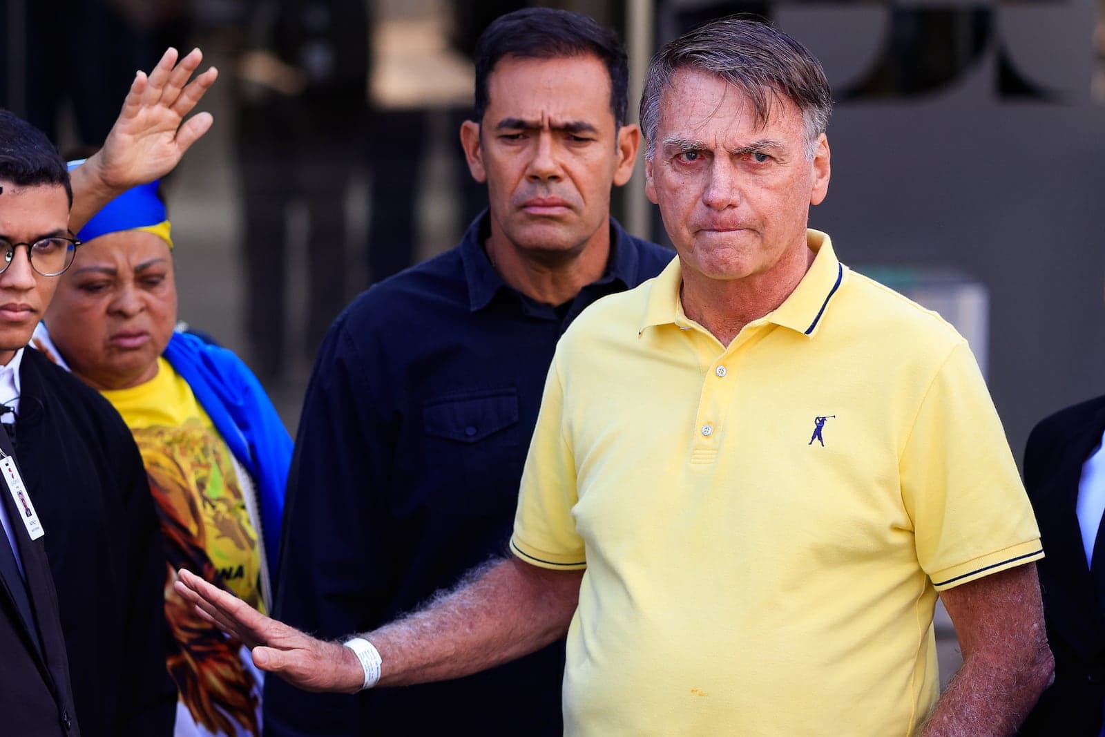 Bolsonaro completa um mês com tornozeleira eletrônica
