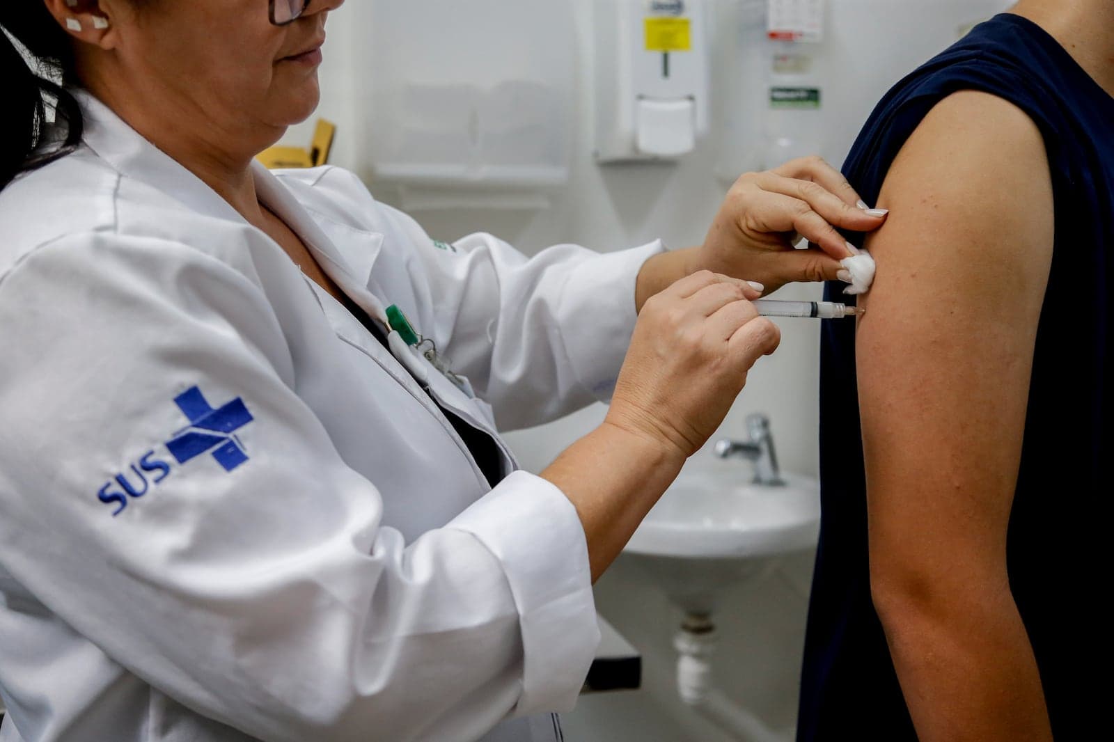 Ministério da Saúde pode expandir imunização contra a dengue a cidades com surtos