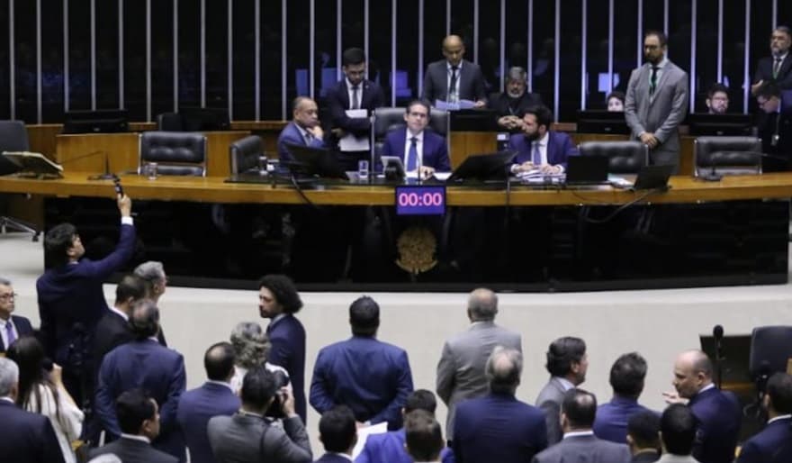 Congresso volta do recesso com pressão entre Poderes e pauta represada do primeiro semestre