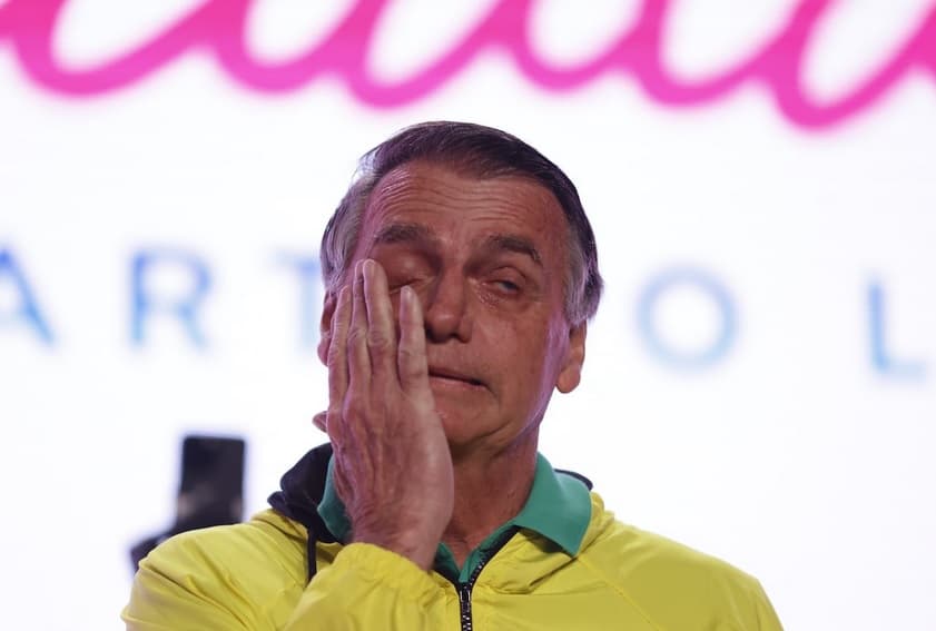 Moraes permite que Bolsonaro receba visita de familiares sem prévia comunicação