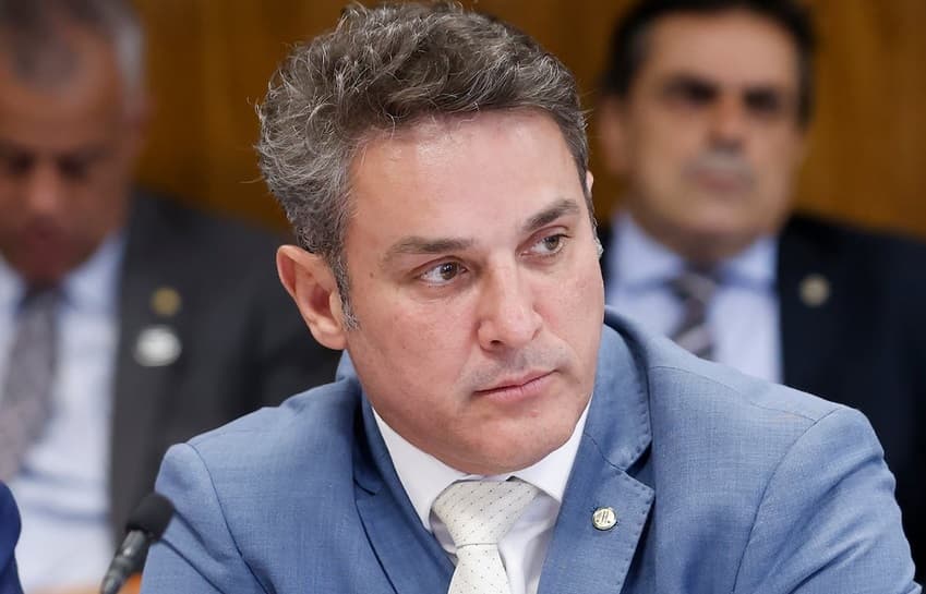 Líder da oposição se desculpa e diz que churrasco para Bolsonaro não aconteceu: ‘Boa intenção’