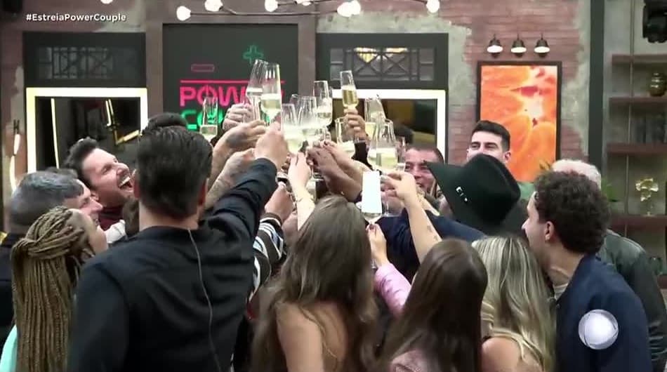 'Power Couple': Confira a entrada dos 14 casais na Mansão Power