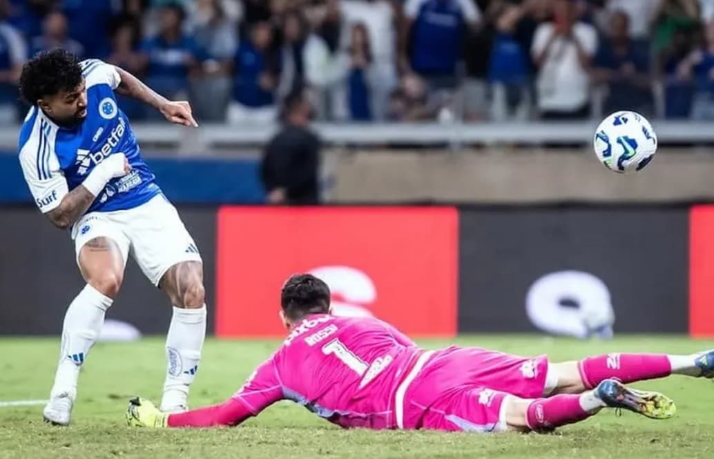 Gabigol vive enredo de cinema em vitória do Cruzeiro sobre o Flamengo