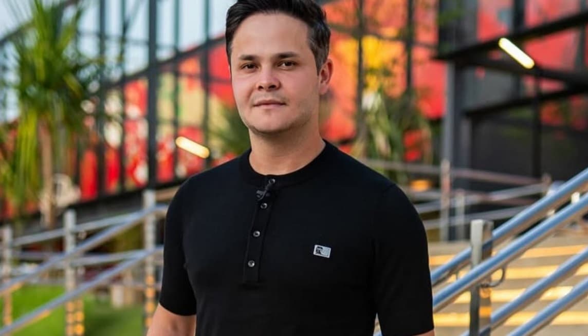 Cantor sertanejo Matheus tem prejuízo de R$ 700 mil após roubo de seu celular
