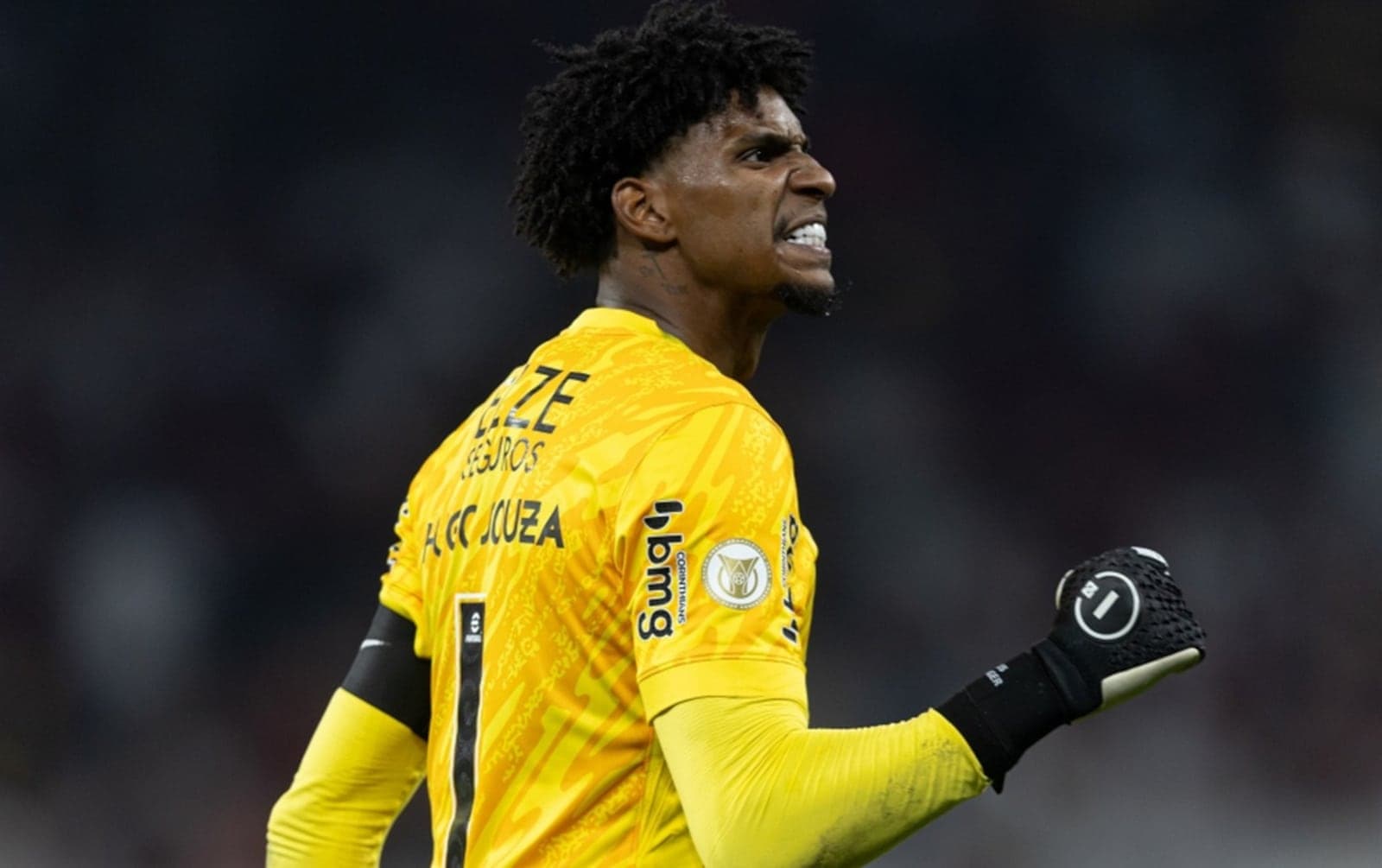 Agredido por torcedor, Hugo mostra talento na vitória do Corinthians contra o Athletico-PR