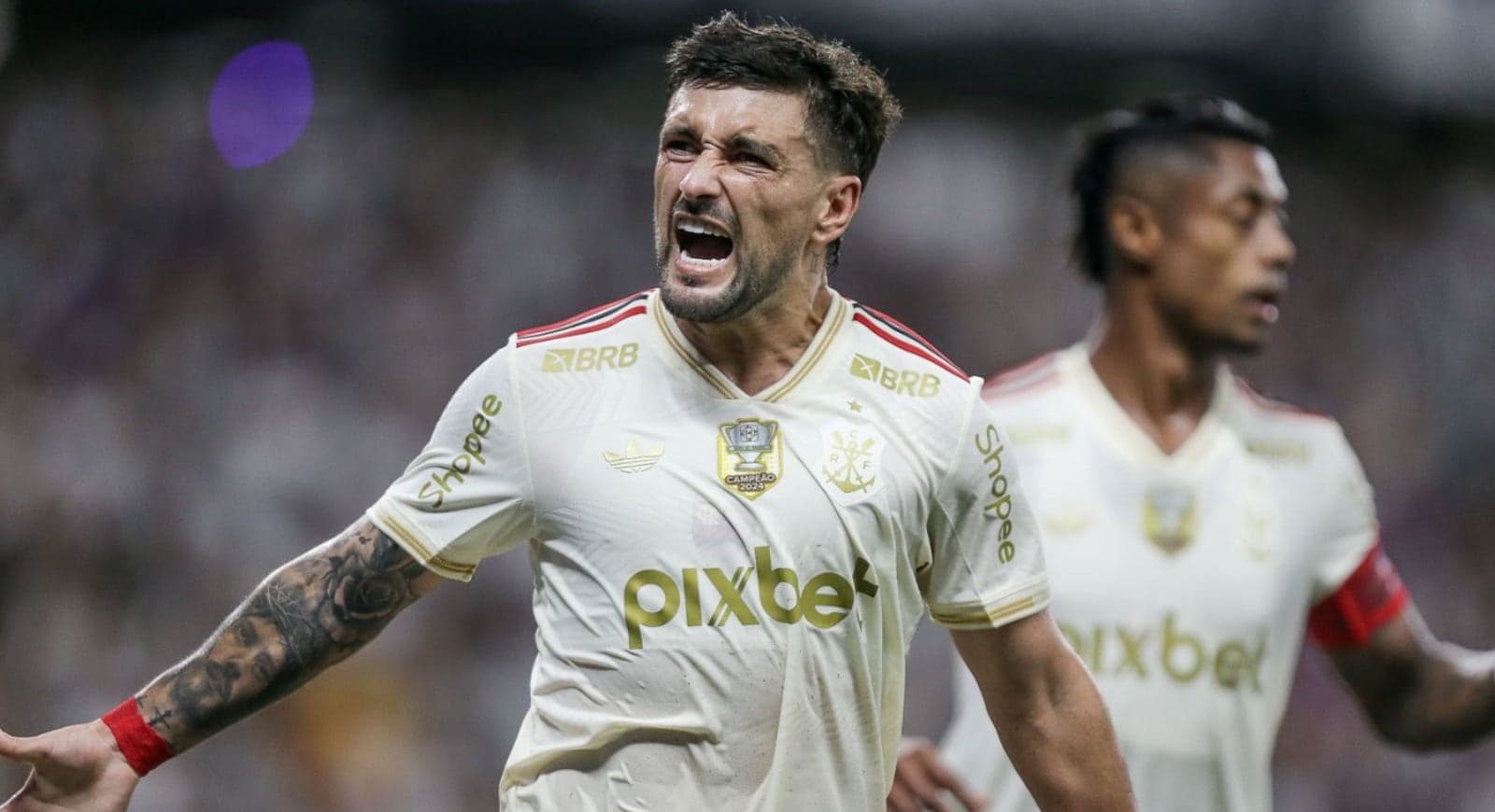 Flamengo empata com Ceará e segue na liderança do Brasileiro