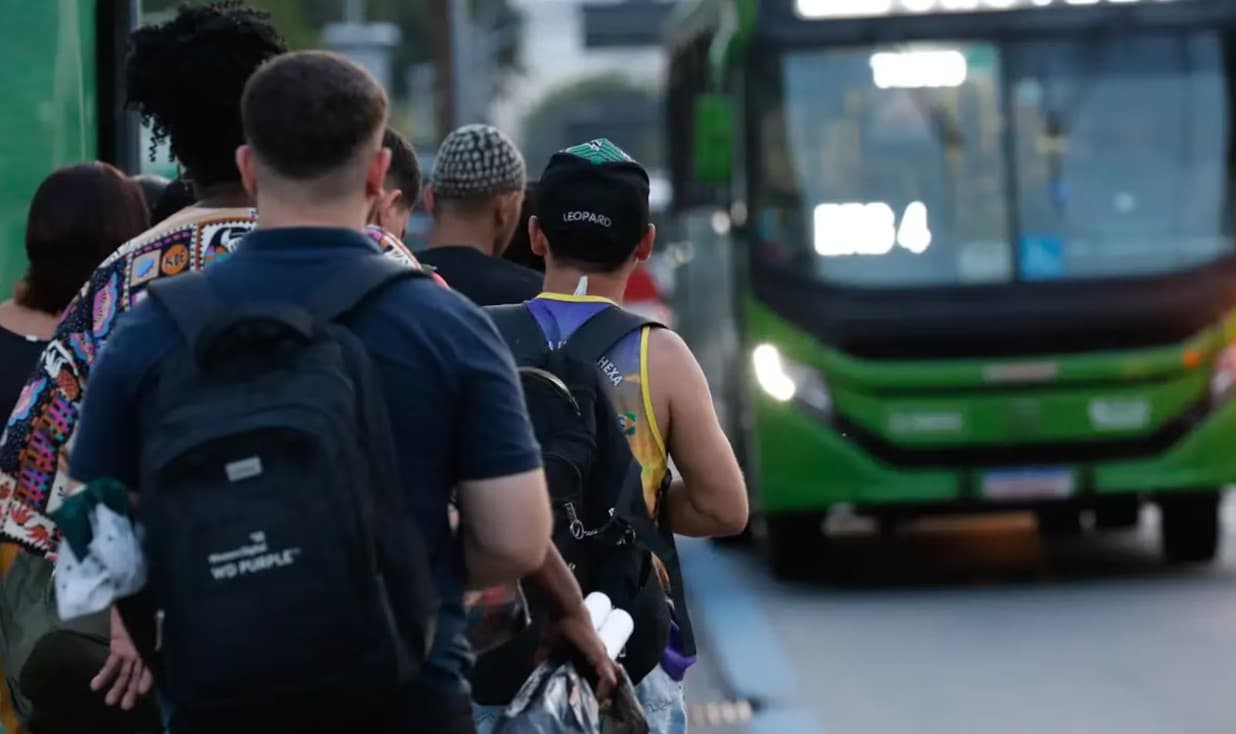 Carro e ônibus lideram trajetos para o trabalho; mais de 10% gastam mais de 1 hora por trecho
