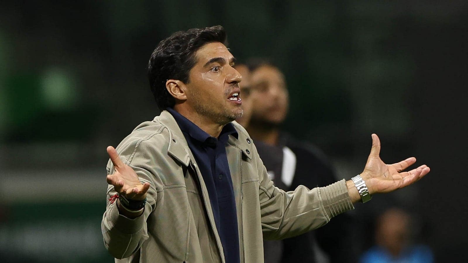 Abel fica irritado com vazamento da negociação entre Palmeiras e Barboza