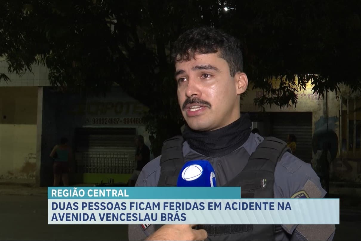 Colisão entre carro e motocicleta deixa feridos na Avenida Venceslau Brás
