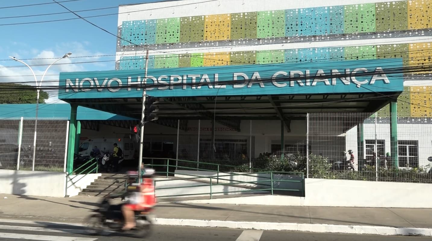 Mãe denuncia demora no atendimento a bebê internado no Hospital da Criança em São Luís