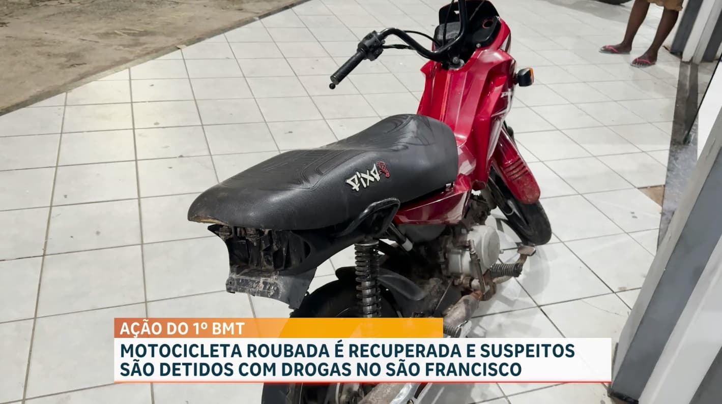 Moto roubada é recuperada e suspeitos são detidos com drogas no São Francisco