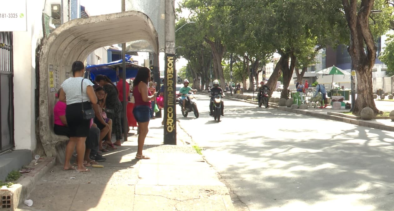 Paralisação dos ônibus causa prejuízos para empresários e funcionários do comércio