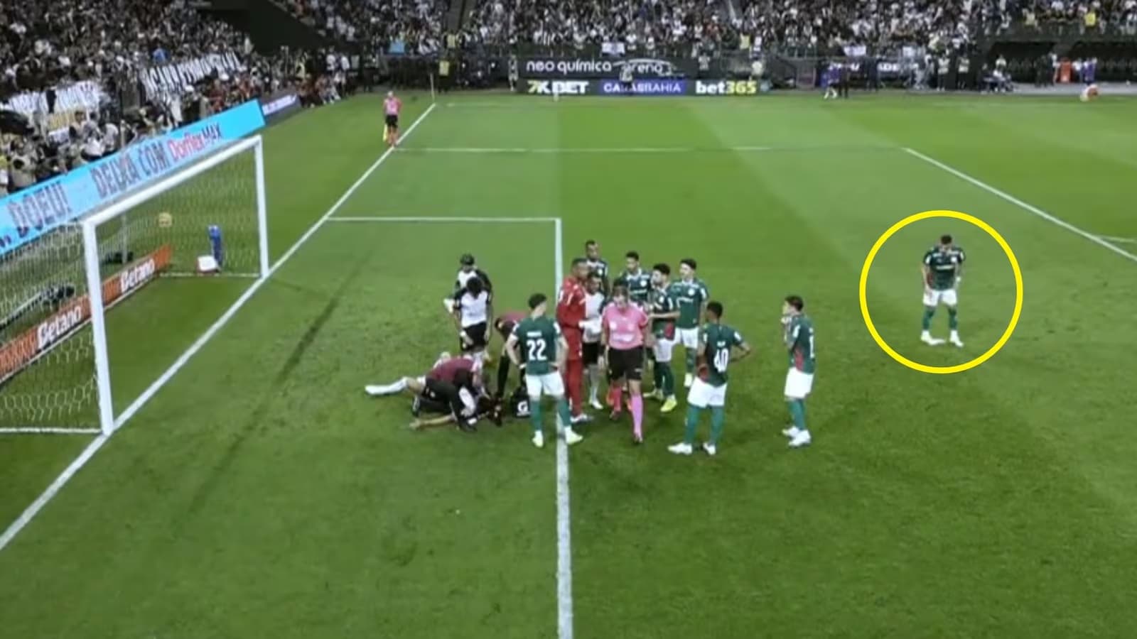 Cinismo de Andreas Pereira. E multa de R$ 751,00 para goleiro que escavou a marca de pênalti na Alemanha.