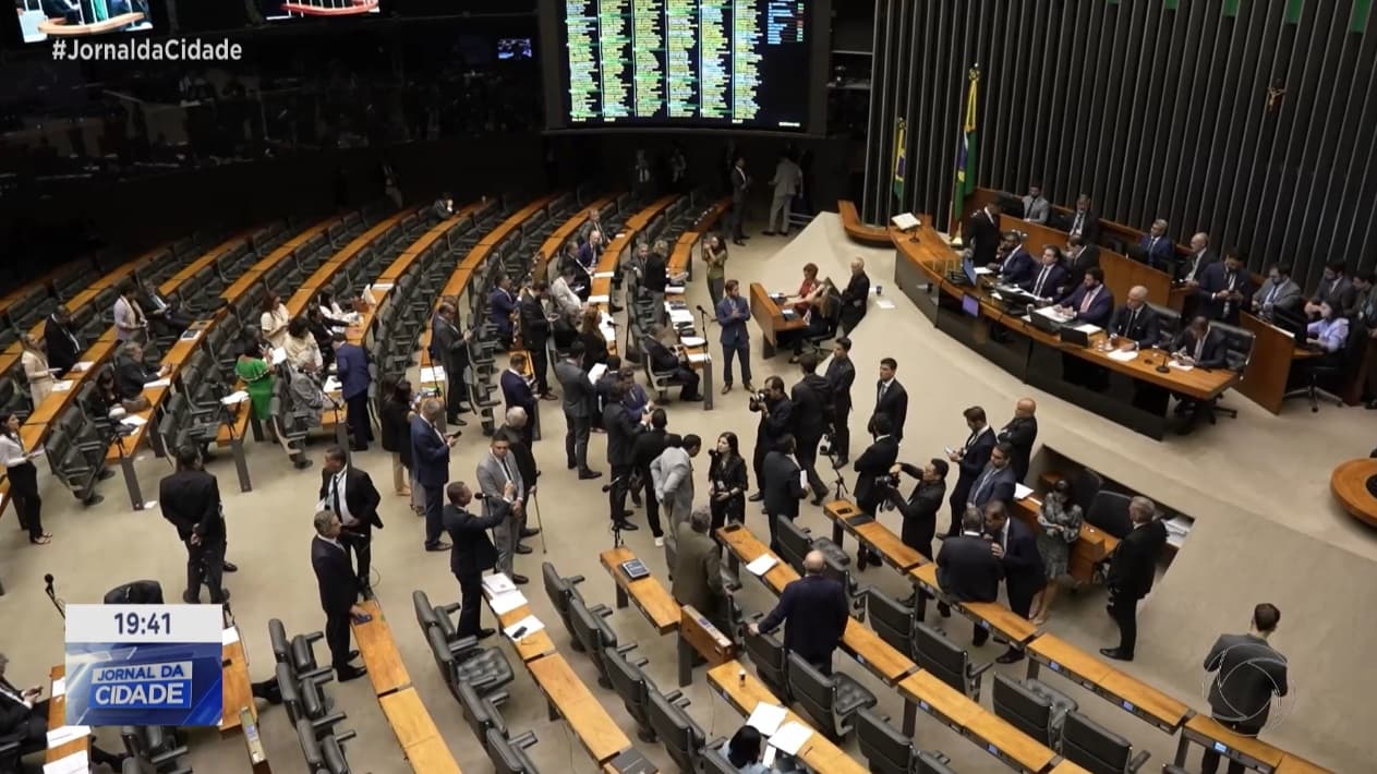 Conexão Brasília: Câmara aprova novas regras para o MA; PSOL aciona Conselho contra deputados