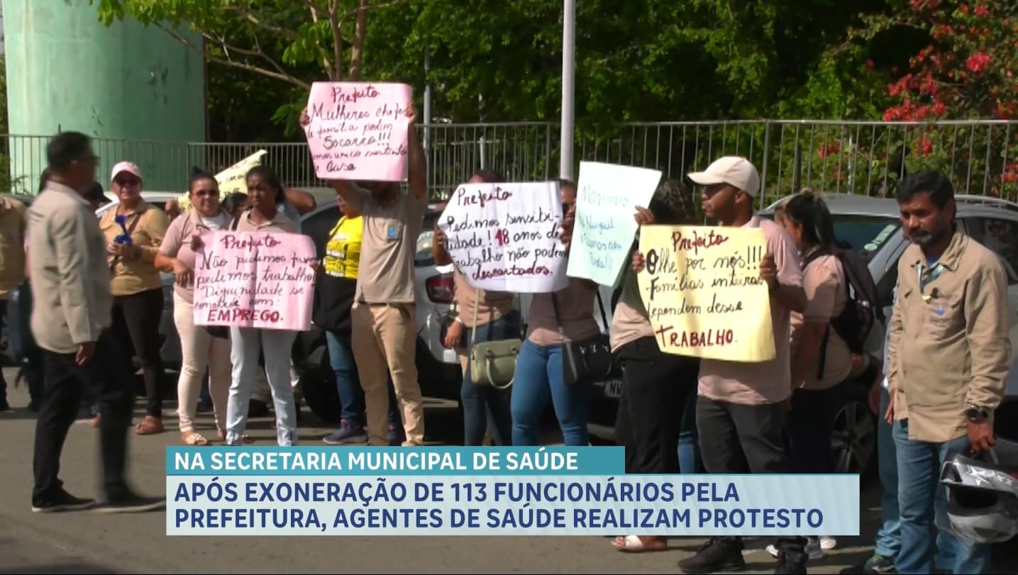 Agente de saúde realizam manifestação após exoneração de 113 funcionários pela prefeitura