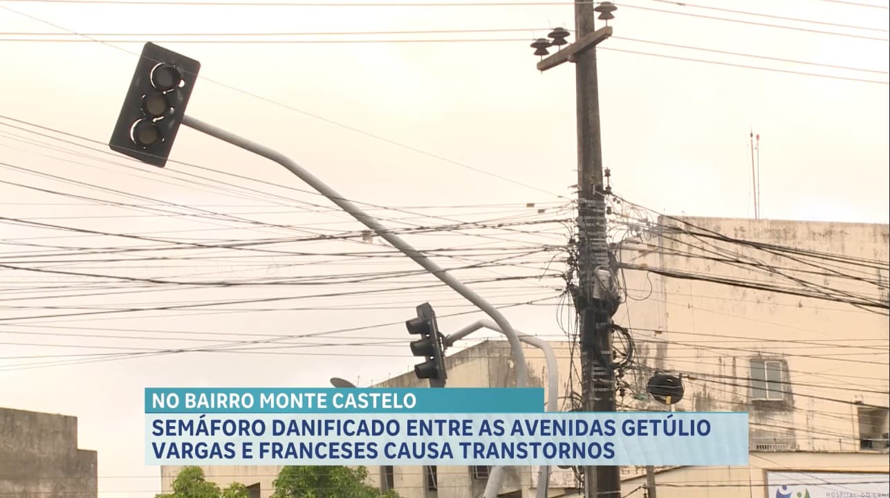 Semáforo danificado entre as Av Getúlio Vargas e Av dos Franceses causa trantornos