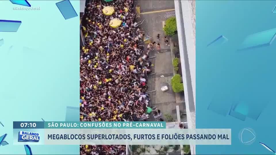 Foliões são espremidos e passam mal em blocos superlotados em São Paulo