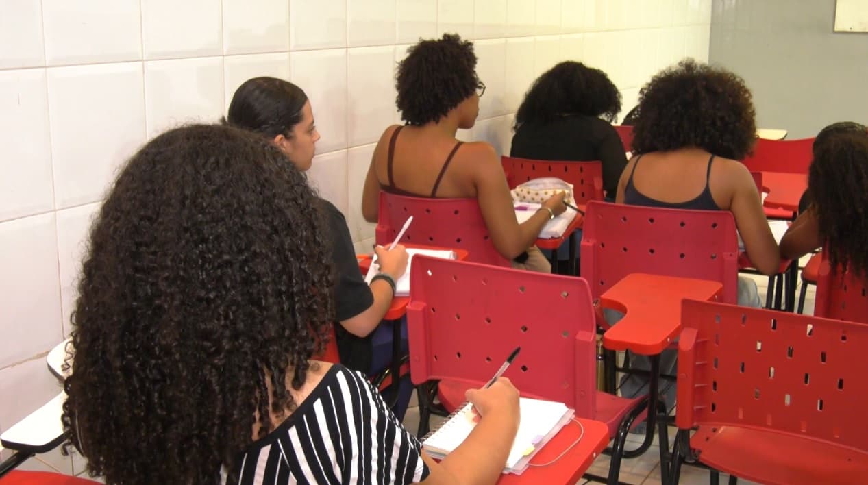 Estudantes aproveitam férias para reforçar preparação para provas