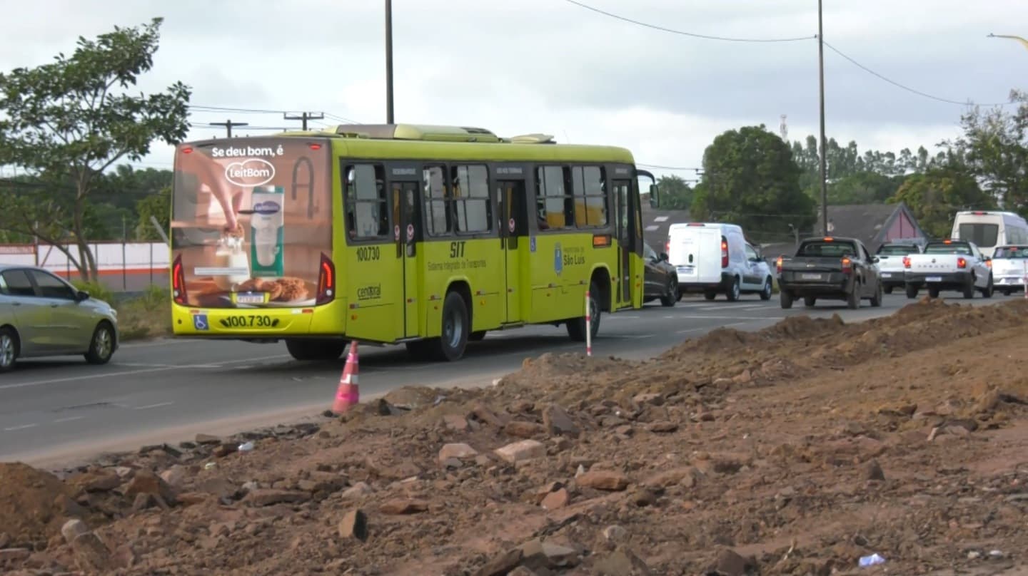 Parada de ônibus desativada na BR-135 gera transtornos no Maracanã