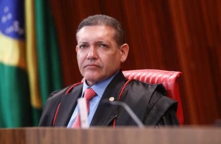 Presidente do TSE barra proposta de limitar canais no WhatsApp 48 horas antes da eleição