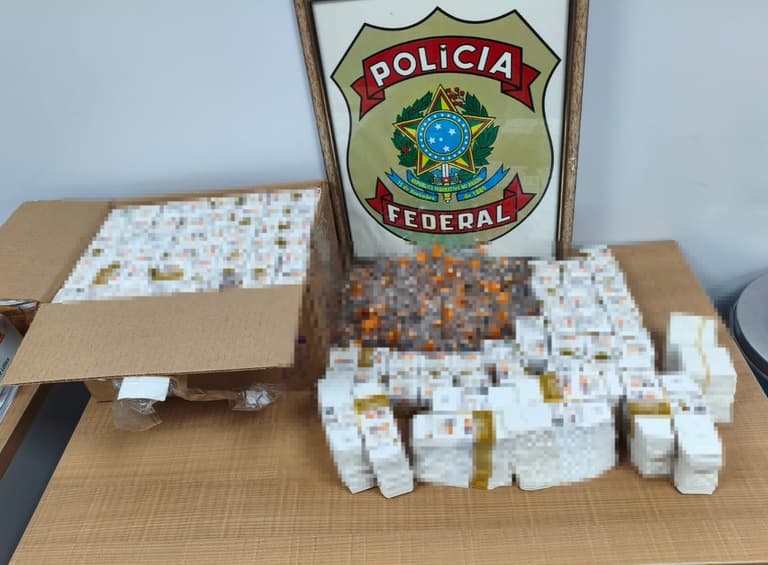 PF apreende mais de mil ampolas de medicamento para emagrecimento em aeroporto