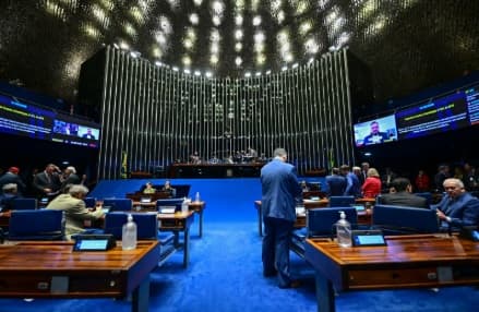 Senado aprova PEC que acaba com a escala 6x1; texto segue para promulgação
